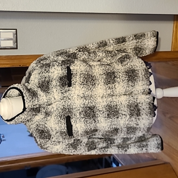 Dylan plaid Faux Fur coat, sz M, gray and white - Picture 1 of 7